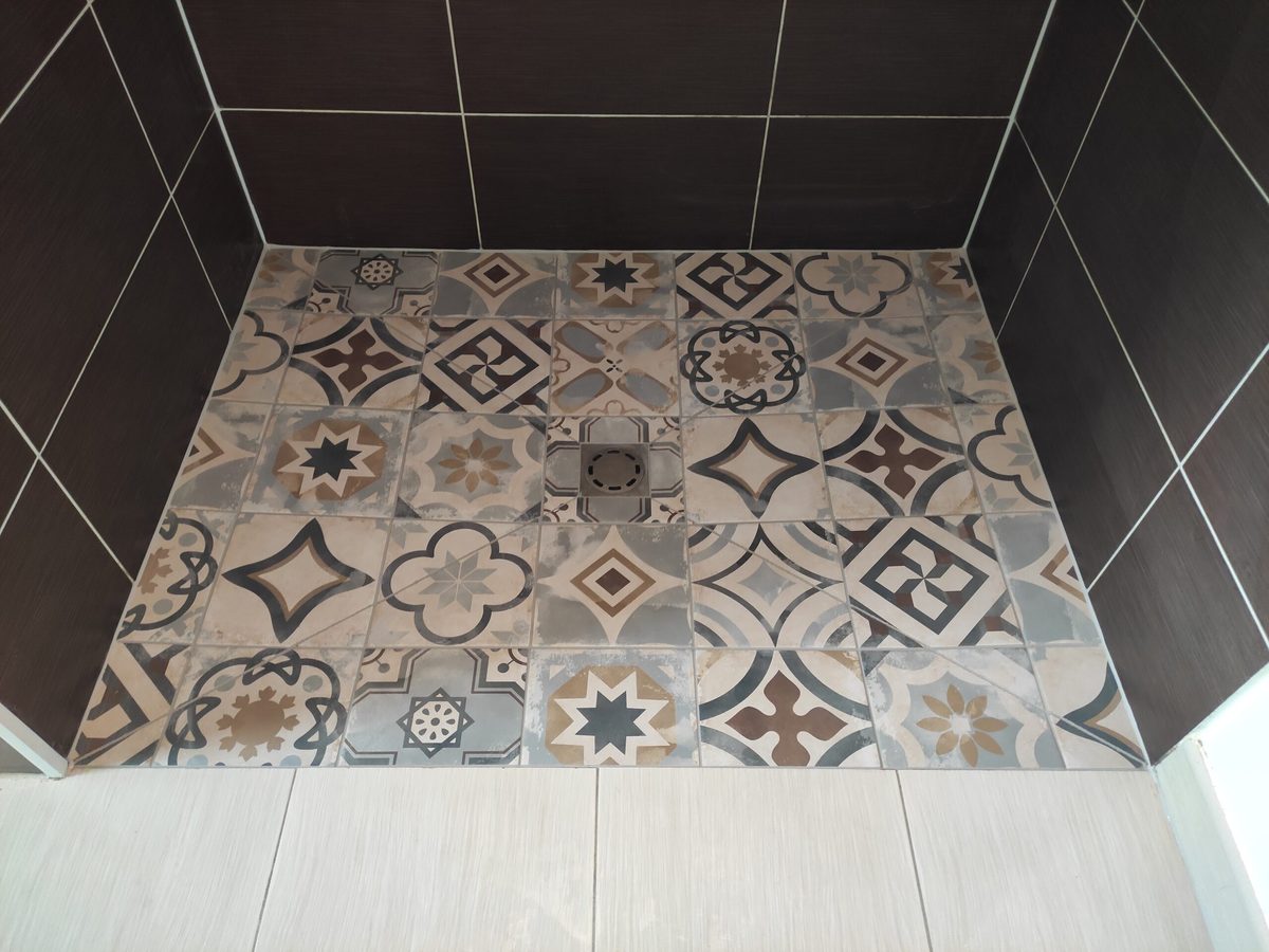 Sol douche carreaux ciment motifs — BC Carré